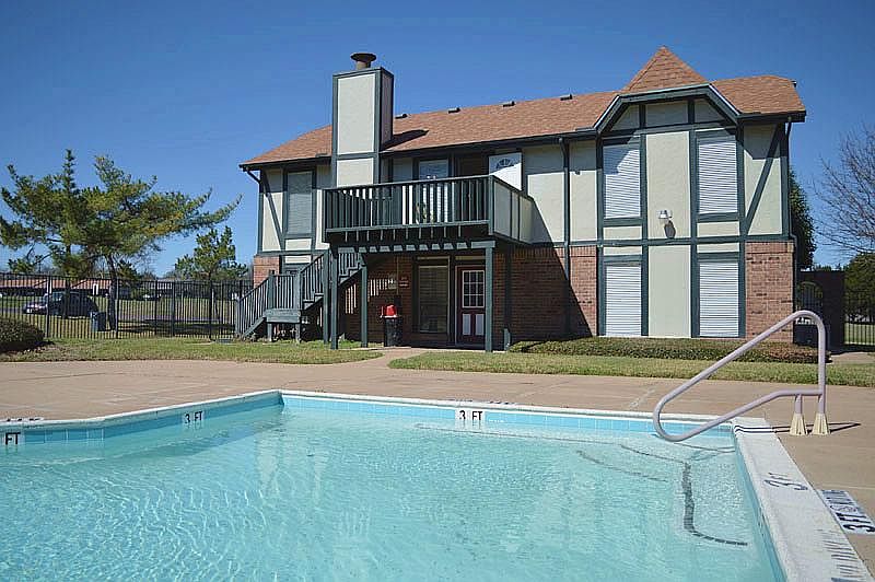 1st image of 4520 Lake Shore Dr #5