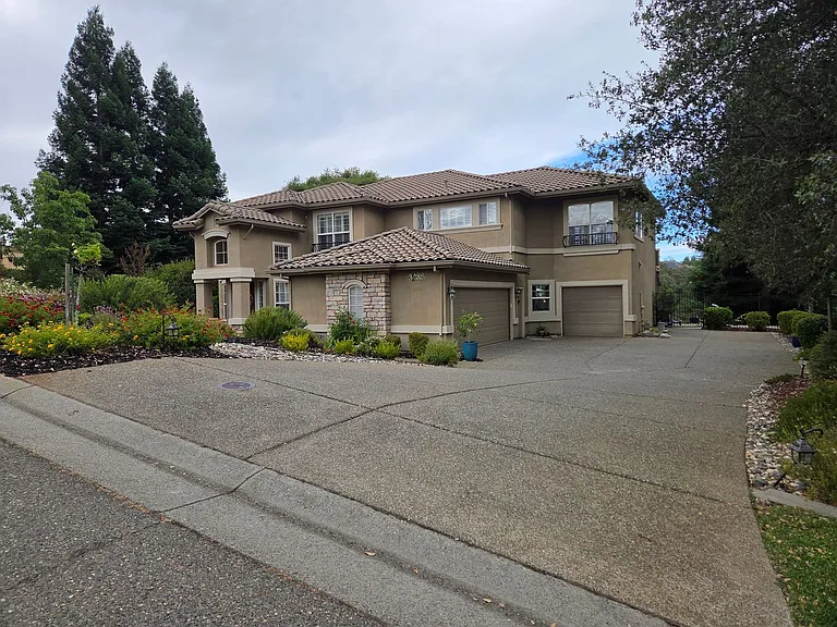 3265 Appian Way — Photo 2