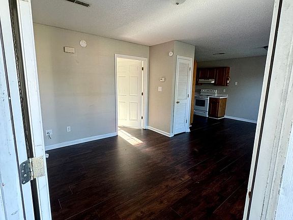 2nd image of 88 Sutton Cir #302-24