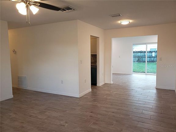5th image of 374 Marion Oaks Dr