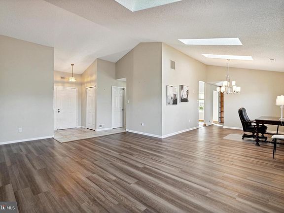 3rd image of 18 Bluebell Ct