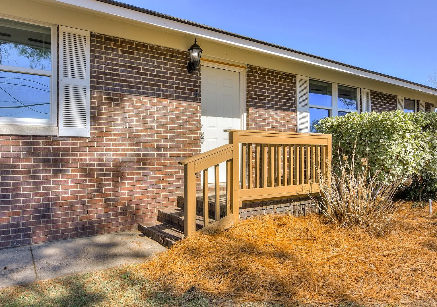 Charming 3-Bedroom, 2-Bath Home on a Corner Lot with Spacious Backyard — Photo 4