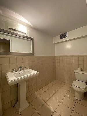 5th image of 147 E 61st St #1A