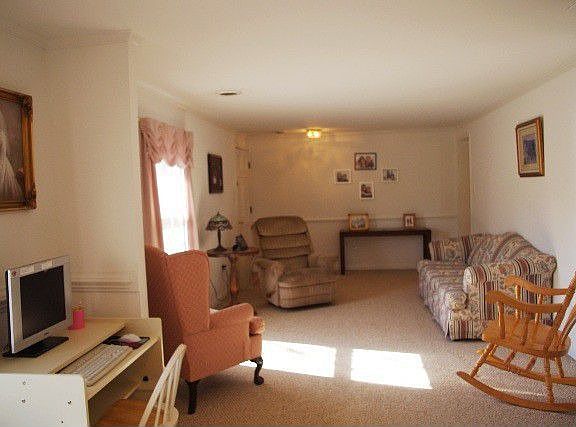 3rd image of 4414 Woodview Dr
