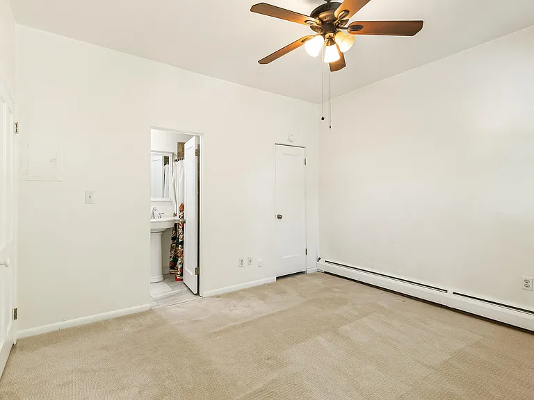 208 S Lincoln St #A — Photo 11
