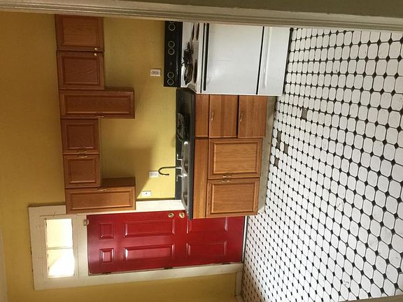 3rd image of 4905 Dauphine St