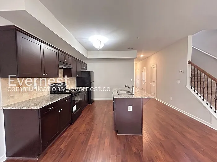 3 bed, 2.5 bath, 1454 sqft, $1,795 — Photo 4