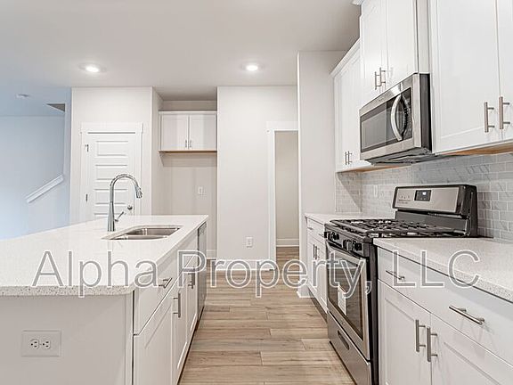 3rd image of 206 Round Back Way