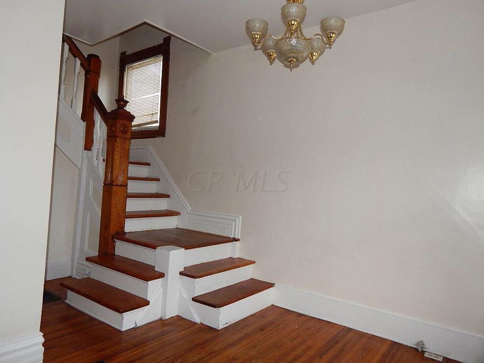 2nd image of 400-402 Wyandotte Ave