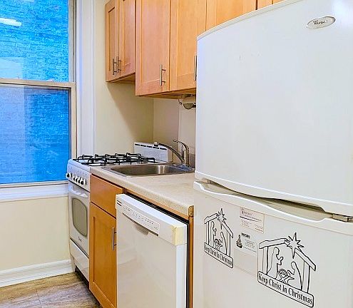 5th image of 223 E 50th St APT 4D