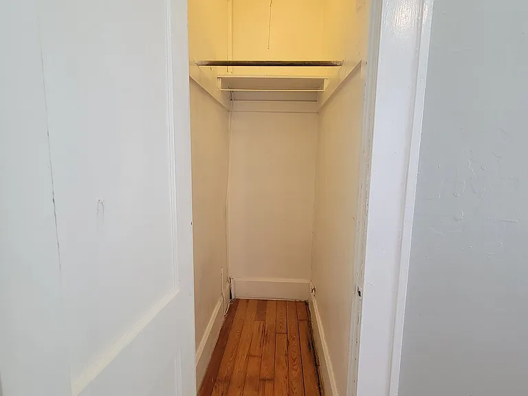205 16th Ave NE #5 — Photo 6