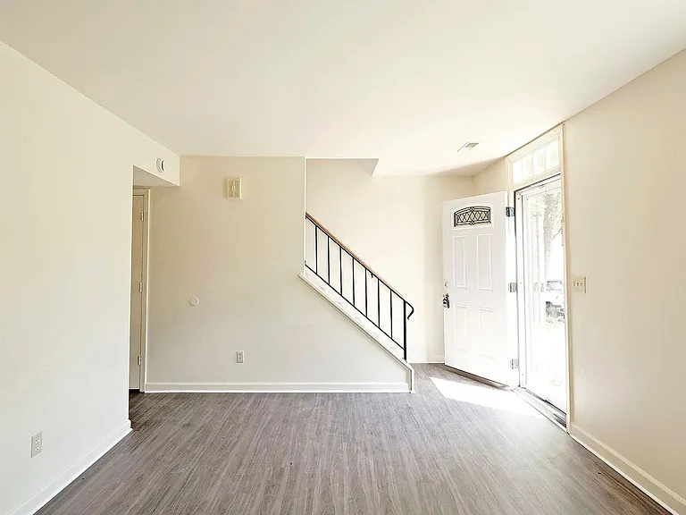 2455 Whitney Ct — Photo 4