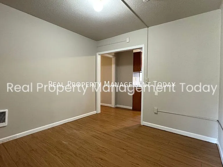 514 N K St — Photo 11