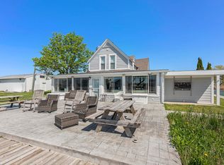 7650 S Channel Dr, Harsens island, MI 48028