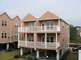 703 NE 3rd St, Carrabelle, FL 32322