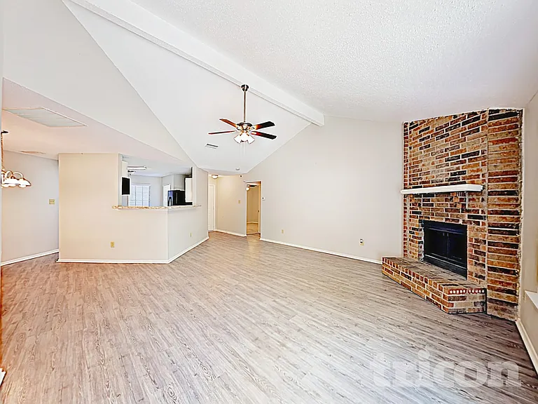 2537 Rialto Way — Photo 6