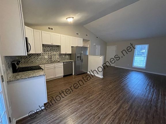 3rd image of 6425 Woodthrush Dr
