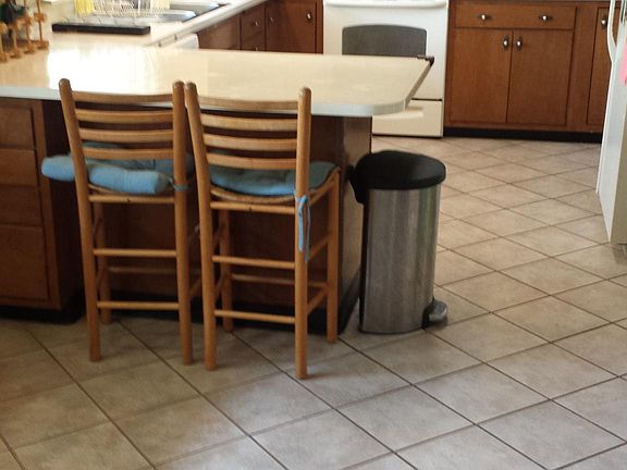 Whole kitchen (mid-level)