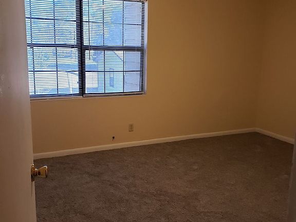 2nd image of 534 Griffin Ave APT 1