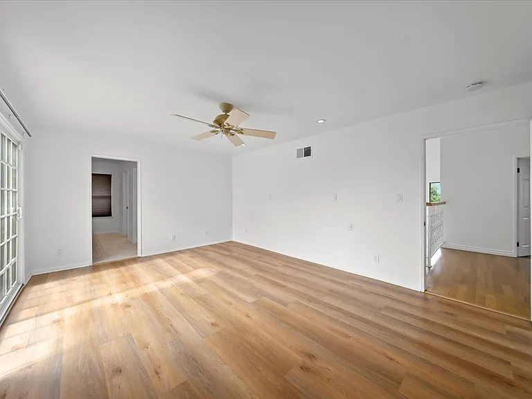 2222 Pier Ave — Photo 14