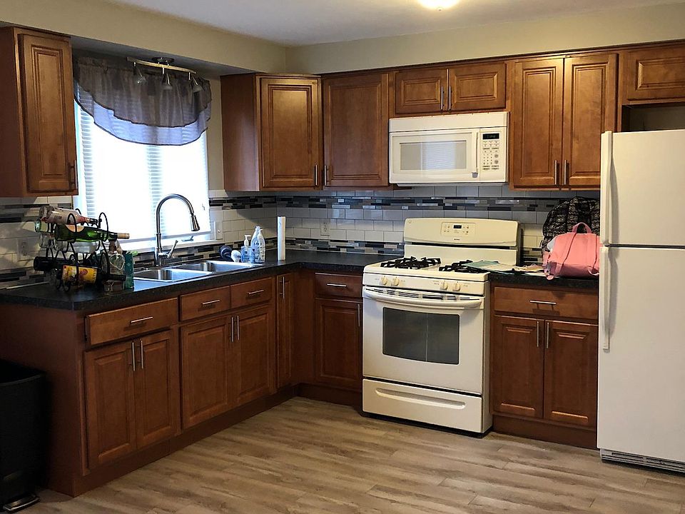 2nd image of 2315 Long Pond Rd