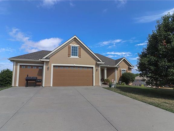3rd image of 812 NW 109th Ct
