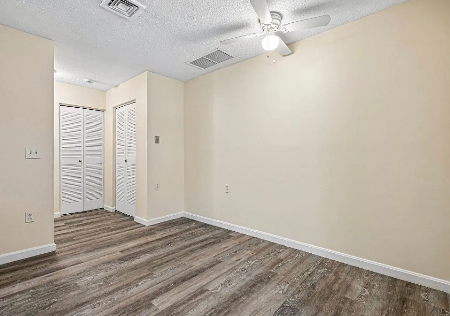 Briston Manor West — Photo 4
