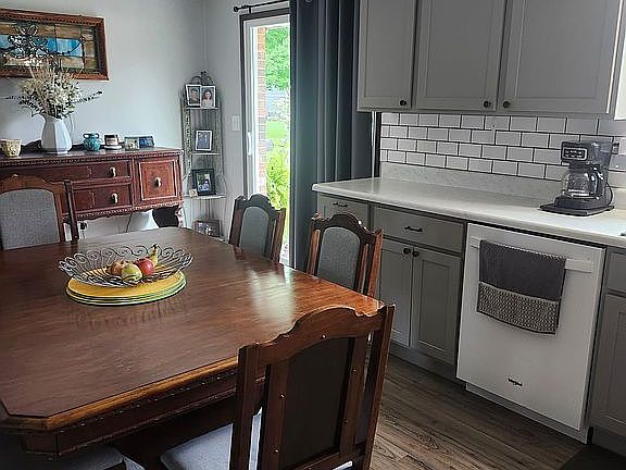 5th image of 709 W Plum St