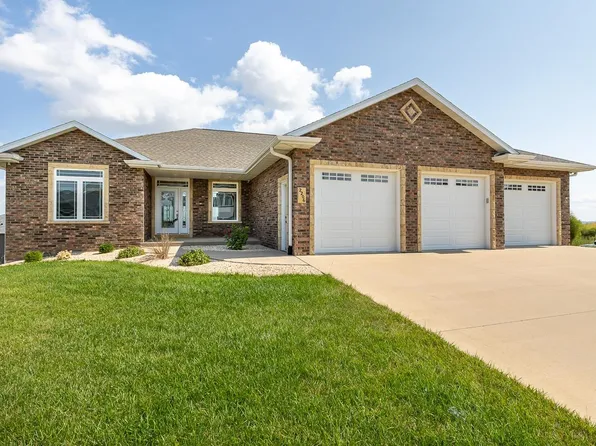 2206 Antler Ridge Dr, Asbury, IA 52002