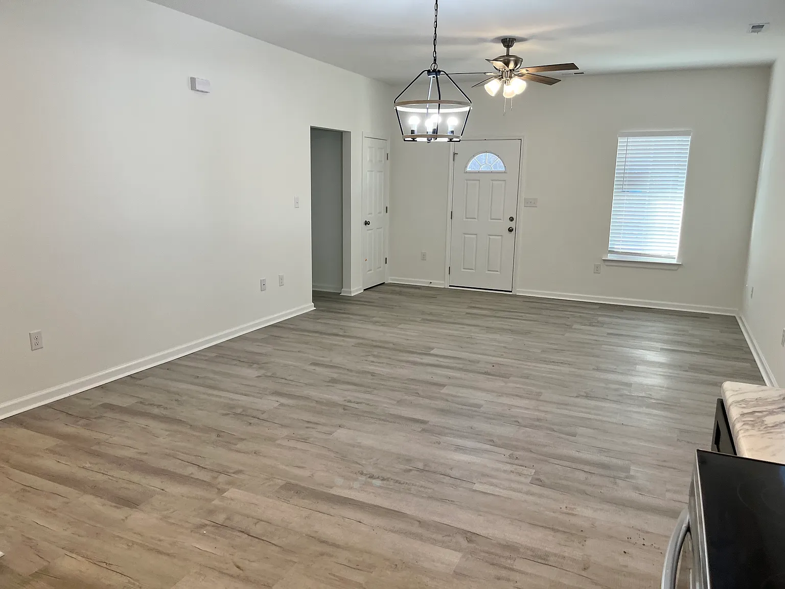 2 bed, 1100 sqft, $1,450 — Photo 3