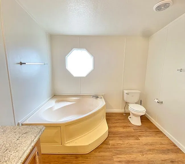 712 S Vaughn Ave #3R — Photo 9