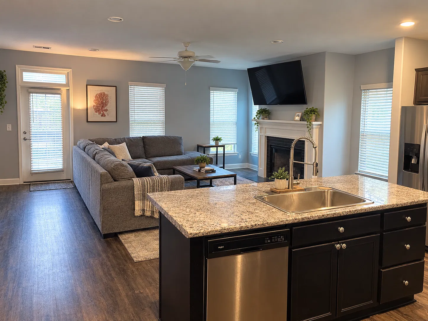 4 bed, 2022 sqft, $1,100 — Photo 3