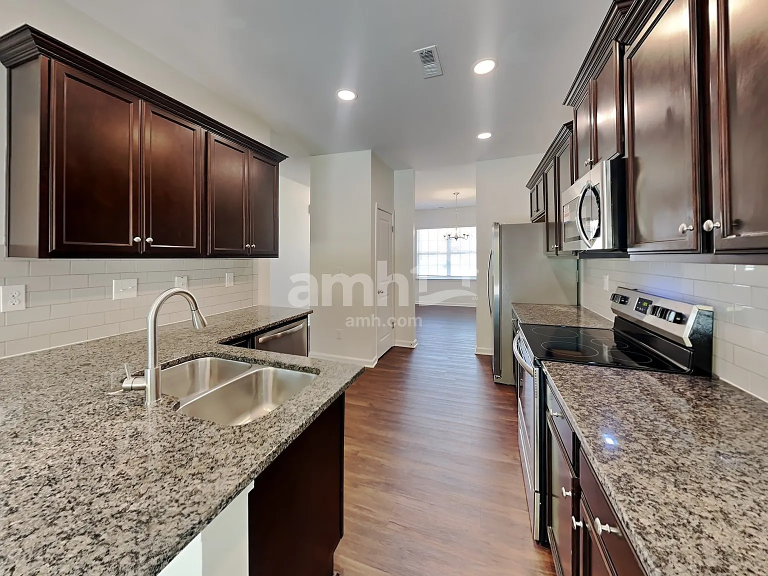 5 bed, 3.0 bath, 2503 sqft, $2,545 — Photo 3