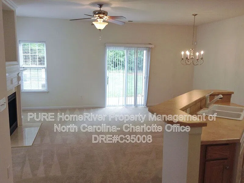 3 bed, 3.0 bath, 1302 sqft, $1,700 — Photo 3