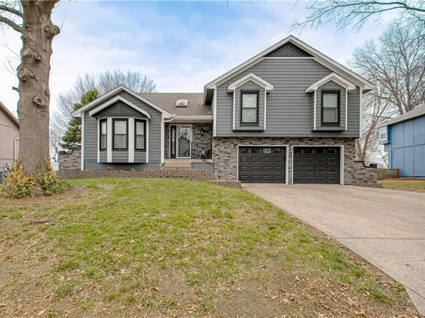 1708 SE 7th Ter, Lees Summit, MO 64063