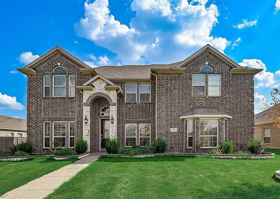 1st image of 832 Regal Bluff Ln