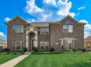 832 Regal Bluff Ln, Desoto, TX 75115