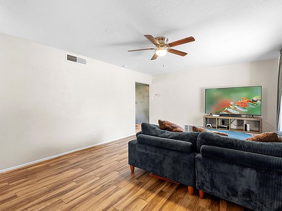 5th image of 7609 Hannett Ave NE