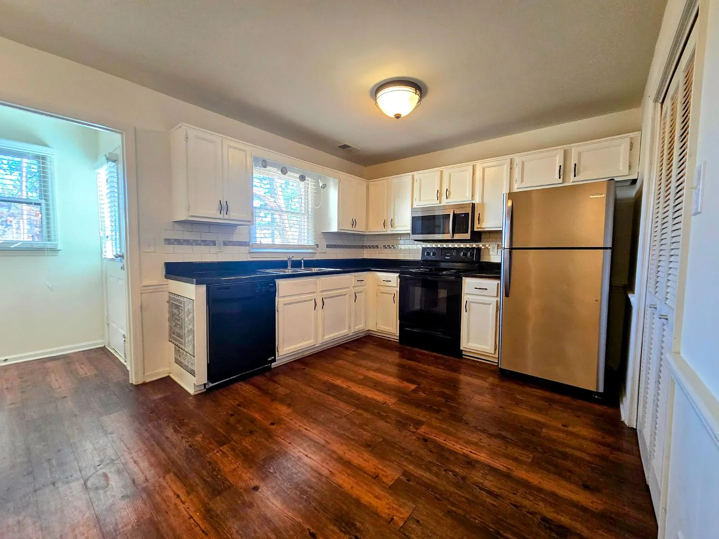717 Chappell Dr - H — Photo 3