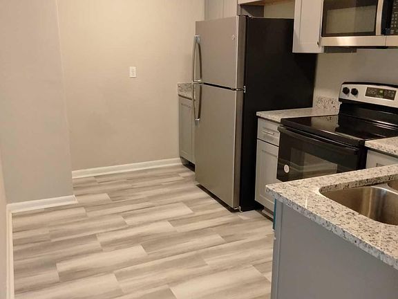 3rd image of 3600 Newport Ave APT 8
