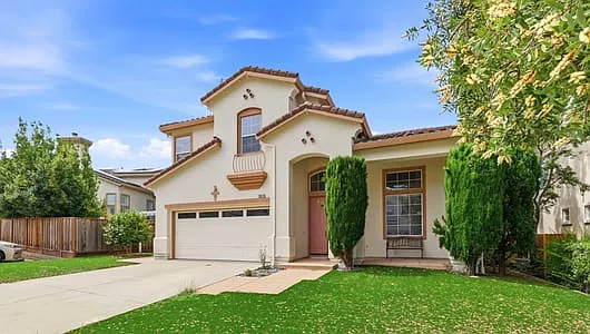 4 bed, 2624 sqft, $5,600 — Photo 2