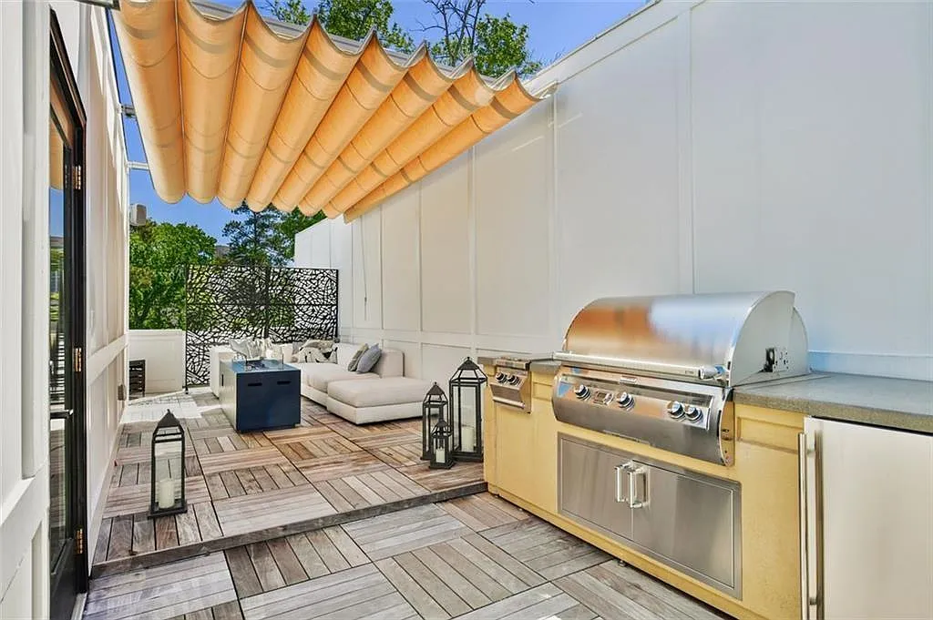 3 bed, 3.5 bath, 2820 sqft, $8,000 — Photo 3