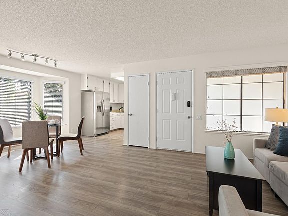 5th image of 90 Kenbrook Cir