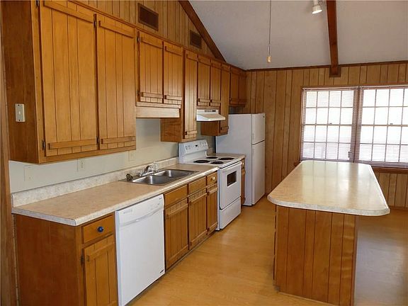 4th image of 104 Shoshone Dr