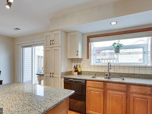 4th image of 6560 Medinah Ln