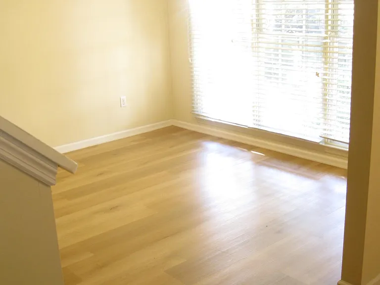 kitchen table area,