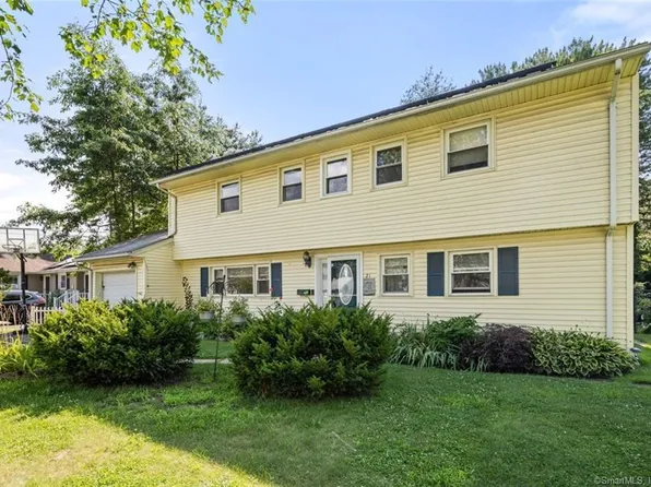 21 Greenbrier Drive, West Hartford, CT 06117