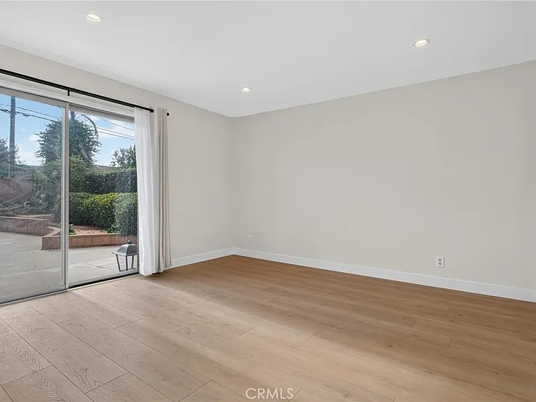 9624 Swinton Ave — Photo 20