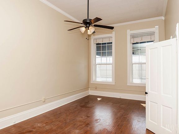 3rd image of 811 1/2 S Main St