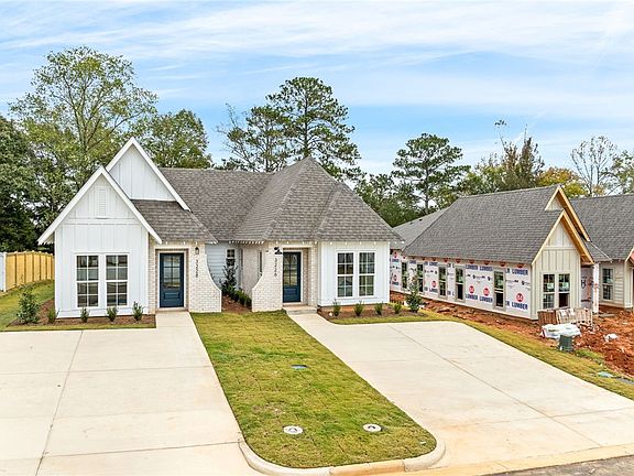 2nd image of 3226 Bradley Ln